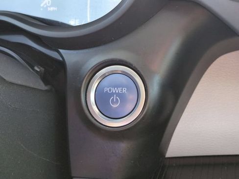 Used 2023 Toyota Sienna XLE FWD image 25