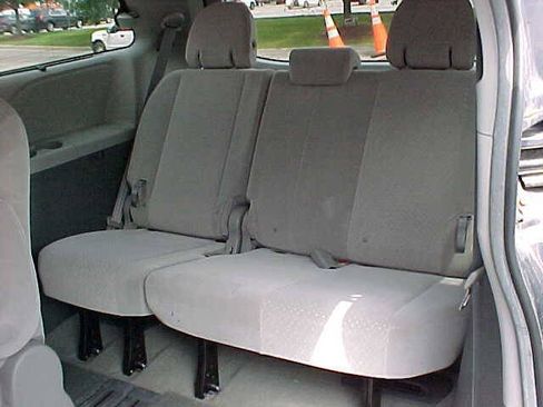 Used 2015 Toyota Sienna LE FWD image 10