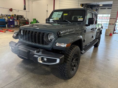 New 2025 Jeep Gladiator Sport AWD/4WD image 17