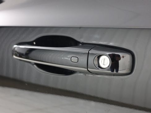 Used 2023 Chrysler 300 C RWD image 21