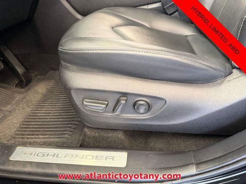 Used 2024 Toyota Highlander Limited image 17