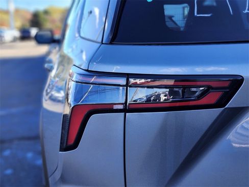 New 2026 Chevrolet Equinox LT w/ Convenience Package II image 9