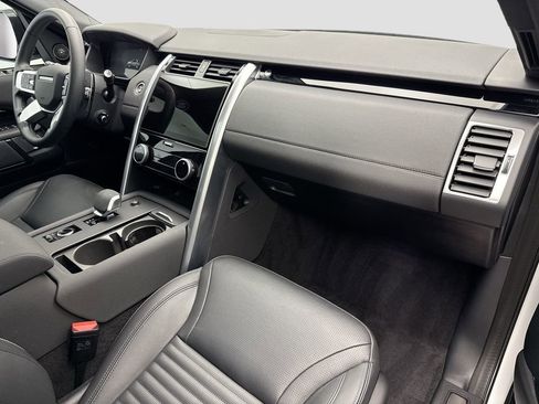 Certified 2025 Land Rover Discovery S image 16