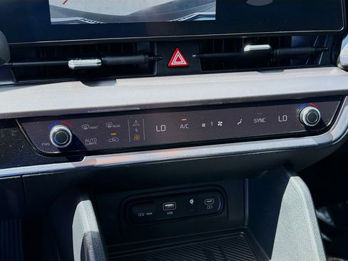 Used 2024 Kia Sportage EX image 15