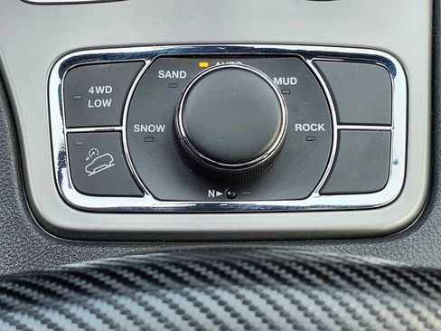 Used 2022 Jeep Grand Cherokee Laredo X image 23