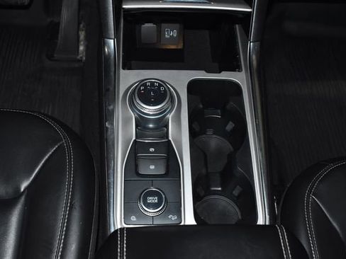 Used 2022 Ford Explorer XLT w/ Equipment Group 202A image 21