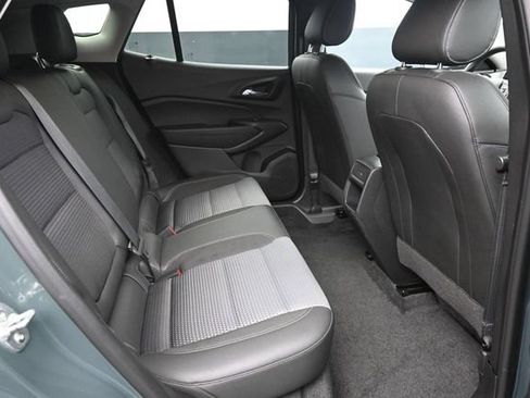 Used 2025 Chevrolet Trax LT FWD image 20