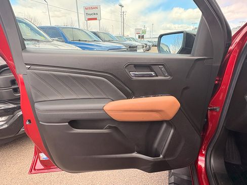 Used 2024 GMC Canyon AT4 image 13