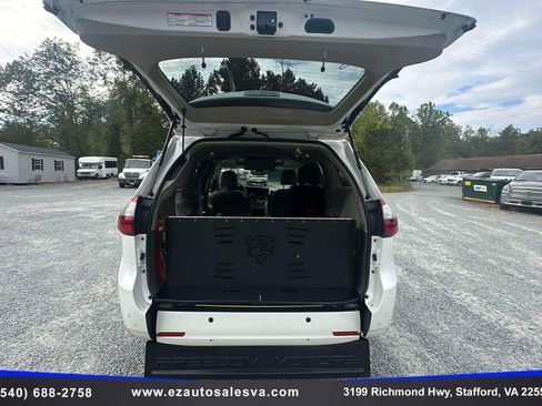 Used 2020 Toyota Sienna XLE image 11