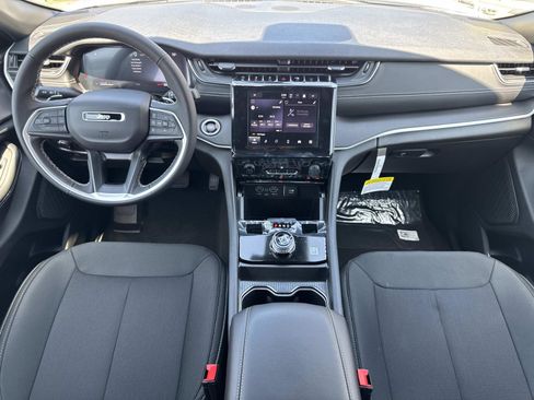 New 2026 Jeep Grand Cherokee Laredo image 6