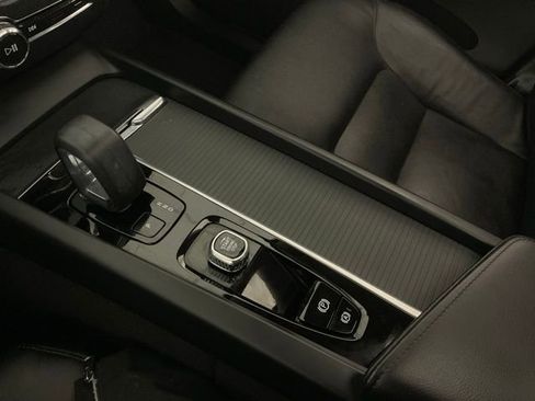 Certified 2023 Volvo XC60 B5 Core w/ Climate Package image 17