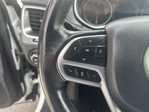 Used 2019 Jeep Cherokee Latitude w/ Cold Weather Group FWD image 13