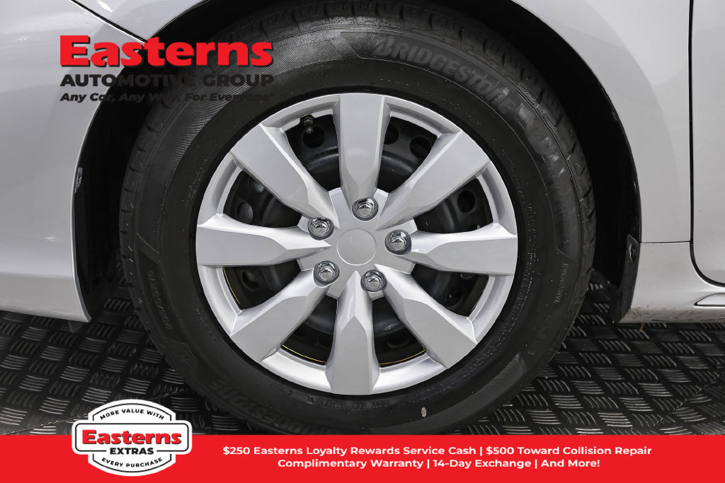 Used 2014 Toyota Camry LE FWD image 32