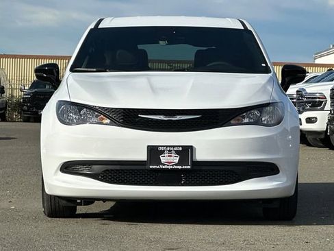 New 2026 Chrysler Voyager LX image 9