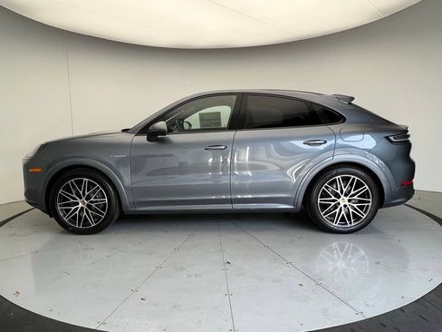 Used 2026 Porsche Cayenne E-Hybrid Coupe AWD/4WD image 2