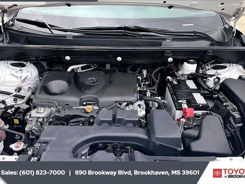 Used 2024 Toyota RAV4 XLE FWD image 8