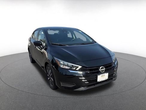 Used 2025 Nissan Versa SV FWD image 3