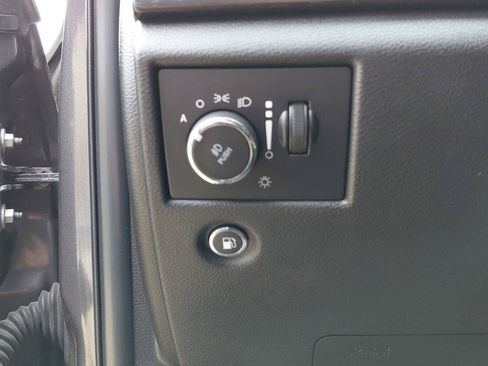 Used 2018 Jeep Grand Cherokee Altitude AWD/4WD image 22