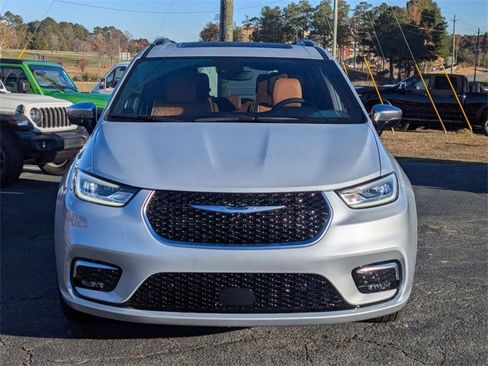 New 2026 Chrysler Pacifica Pinnacle image 3