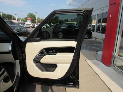 Used 2023 Land Rover Range Rover SE AWD/4WD image 16