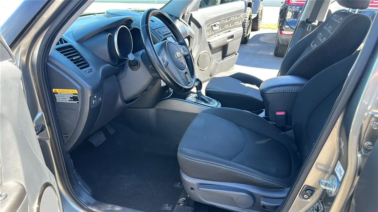 Used 2013 Kia Soul + FWD image 23