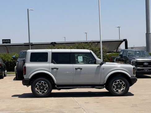 New 2026 Ford Bronco Outer Banks AWD/4WD image 3