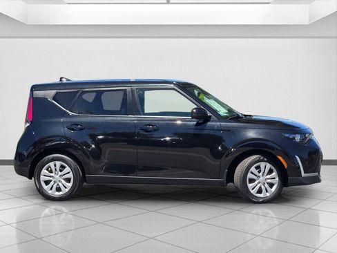 Used 2023 Kia Soul LX image 4