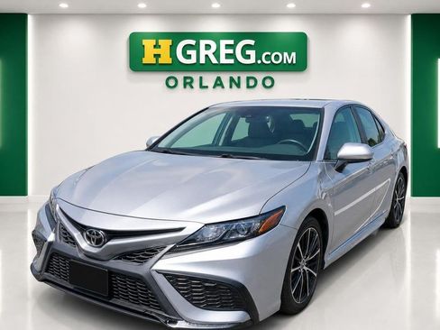 Used 2021 Toyota Camry SE FWD image 4