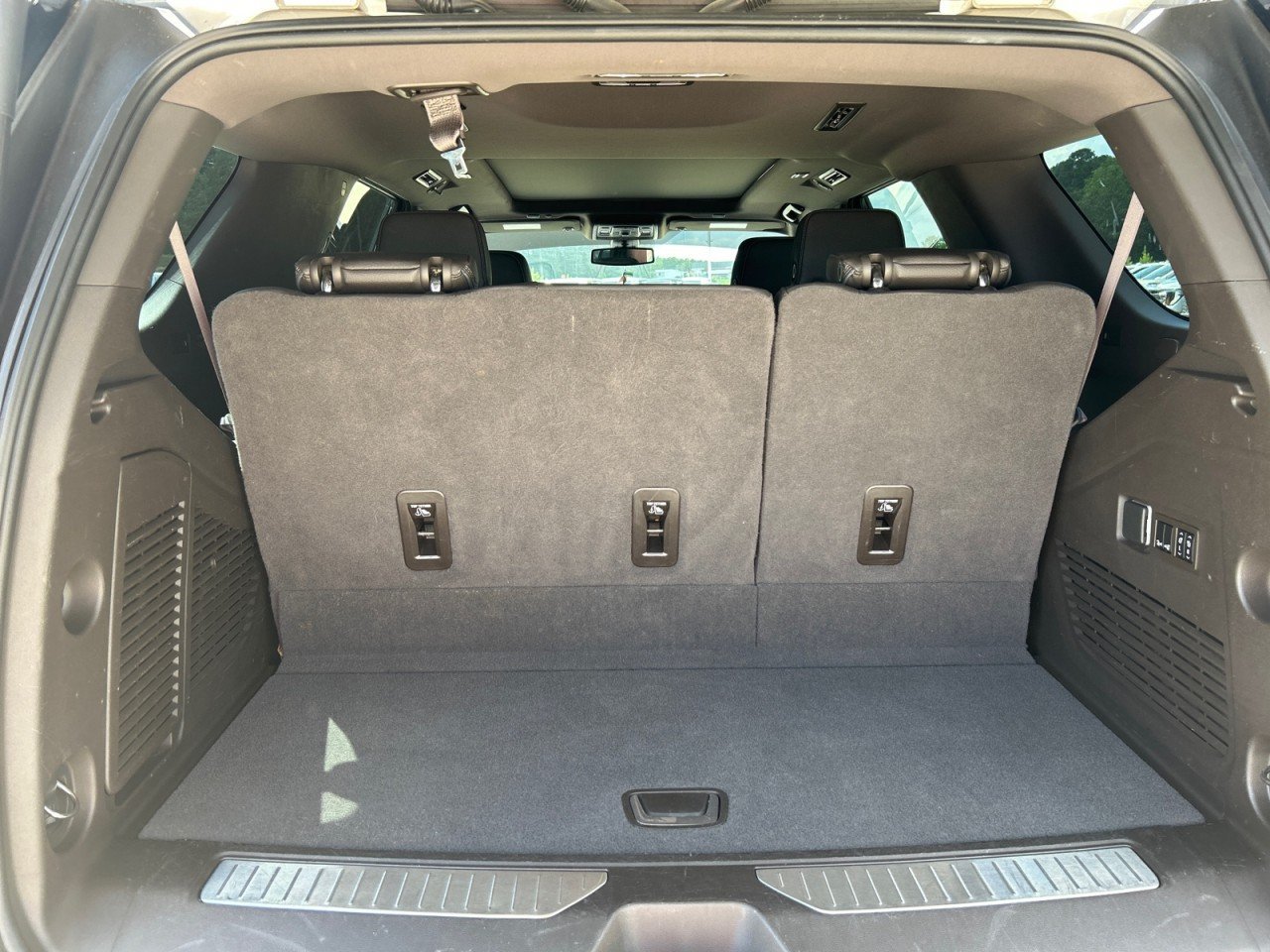 Used 2022 GMC Yukon Denali RWD image 7