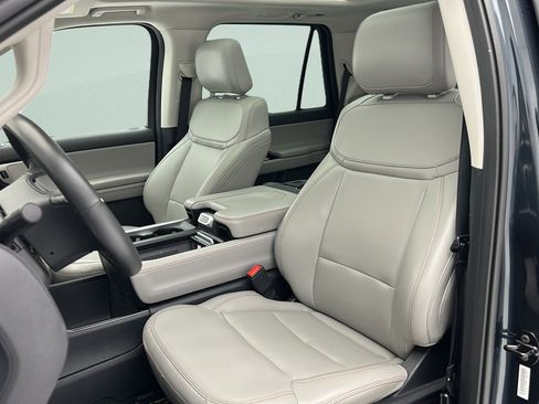 Used 2025 Ford Expedition Active AWD/4WD image 15