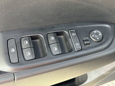 Used 2024 Hyundai Venue SEL FWD image 15