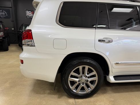 Used 2013 Lexus LX 570 4WD w/ Luxury Pkg w/Pre-crash image 14