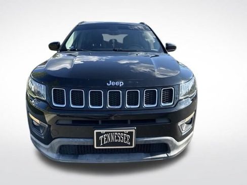 Used 2018 Jeep Compass Latitude w/ Popular Equipment Group AWD/4WD image 3