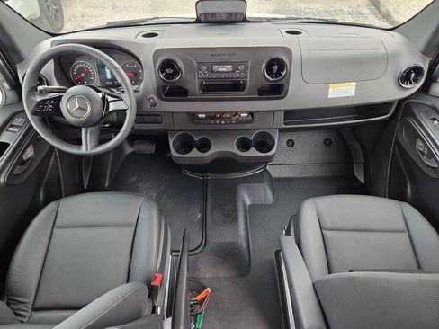 Used 2025 Mercedes-Benz Sprinter 2500 image 16