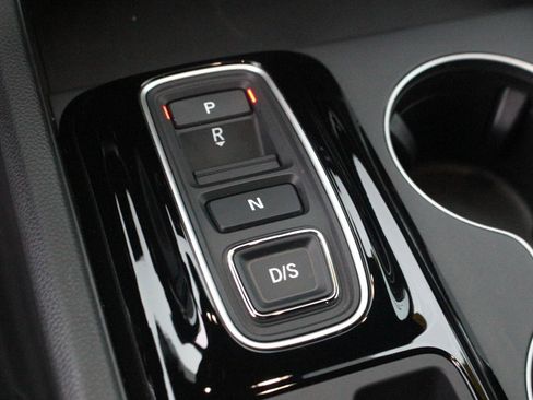 Used 2025 Honda Pilot Sport image 23