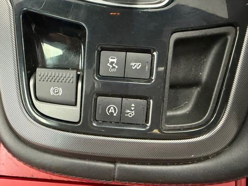 Used 2017 Jaguar F-TYPE R AWD/4WD image 46