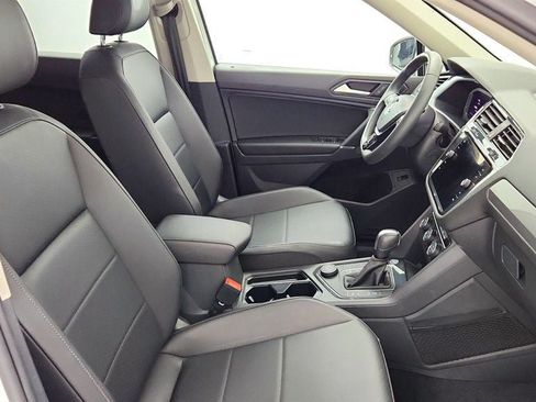 Used 2020 Volkswagen Tiguan SEL AWD/4WD image 23