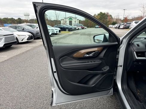 Used 2020 GMC Terrain SLE w/ Driver Convenience Package image 6