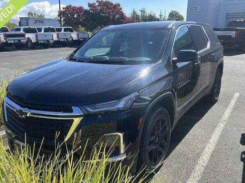Used 2022 Chevrolet Traverse LS FWD image 1