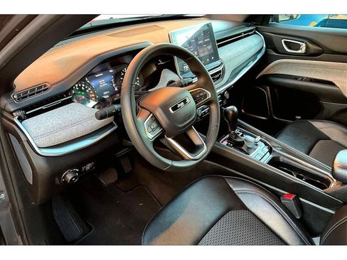 Used 2024 Jeep Compass Latitude image 14