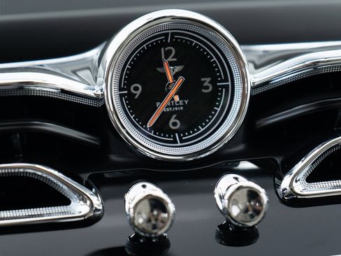 Used 2024 Bentley Bentayga V8 image 39