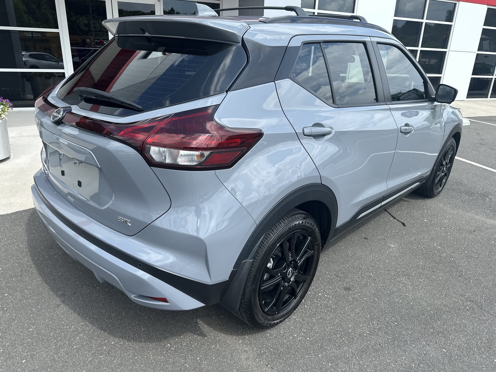 Used 2024 Nissan Kicks SR w/ SR Premium Package FWD image 8