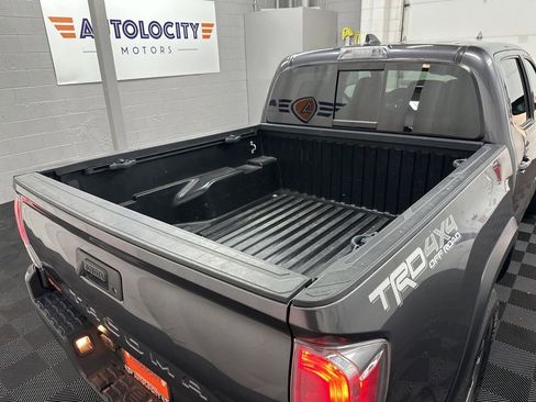 Used 2021 Toyota Tacoma TRD Off-Road w/ Technology Package AWD/4WD image 11