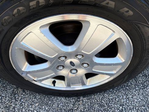 Used 2011 Ford Crown Victoria LX w/ Comfort Appearance Pkg RWD image 6