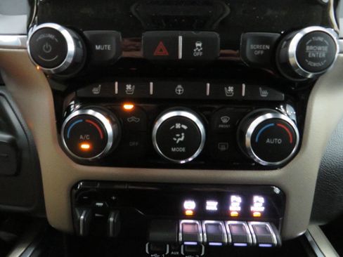 Used 2020 RAM 3500 Laramie image 38