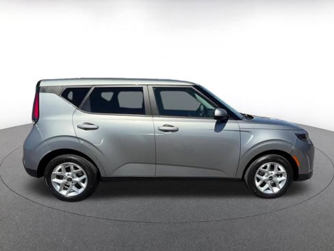 Used 2025 Kia Soul LX w/ LX Technology Package FWD image 16