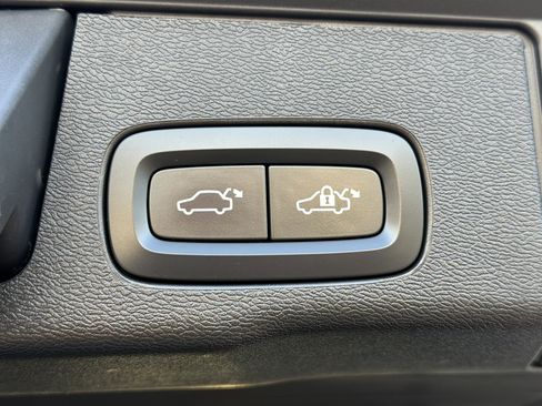 Used 2021 Volvo XC60 T5 R-Design image 18