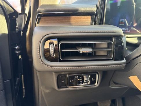 New 2026 Lincoln Aviator Reserve image 23