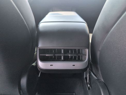 Used 2023 Tesla Model Y AWD image 19