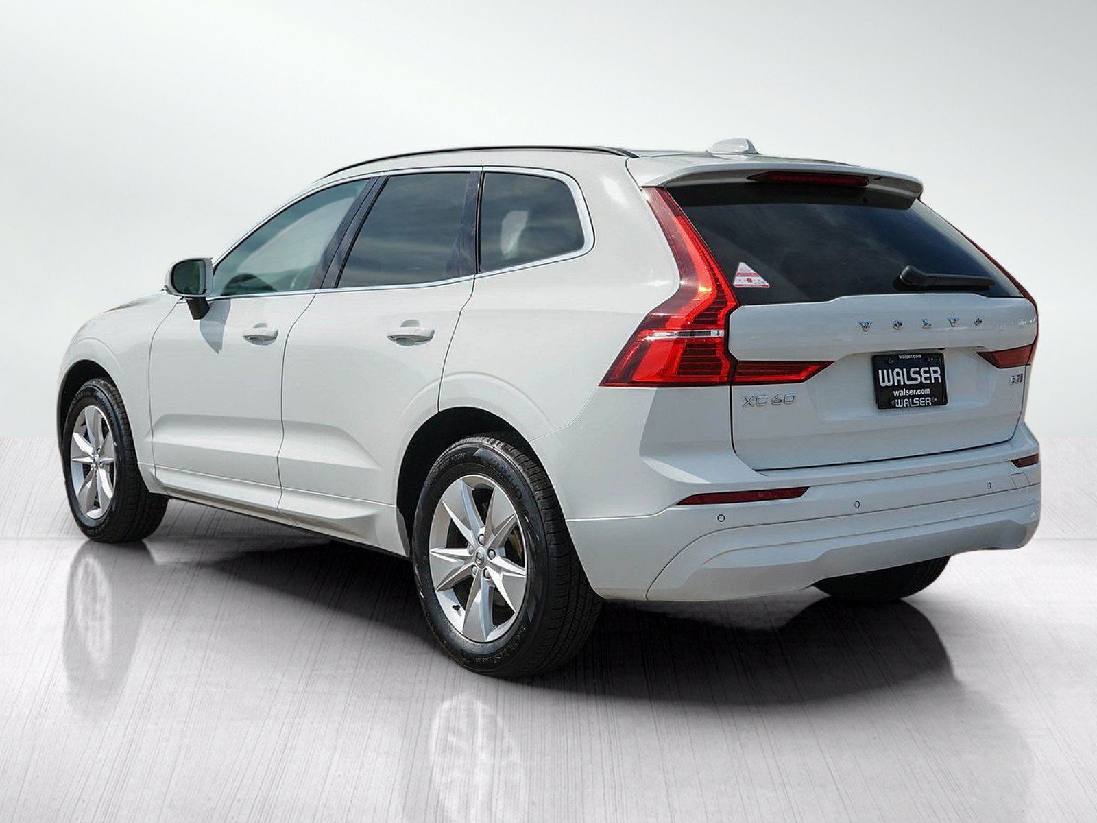 Used 2022 Volvo XC60 B5 Momentum AWD/4WD image 3